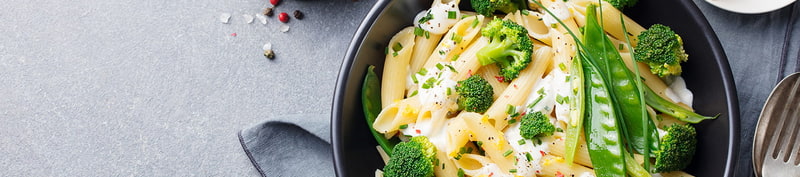 Nudelpfanne mit Penne Nudeln mit Brokkoli und Kichererbsen
